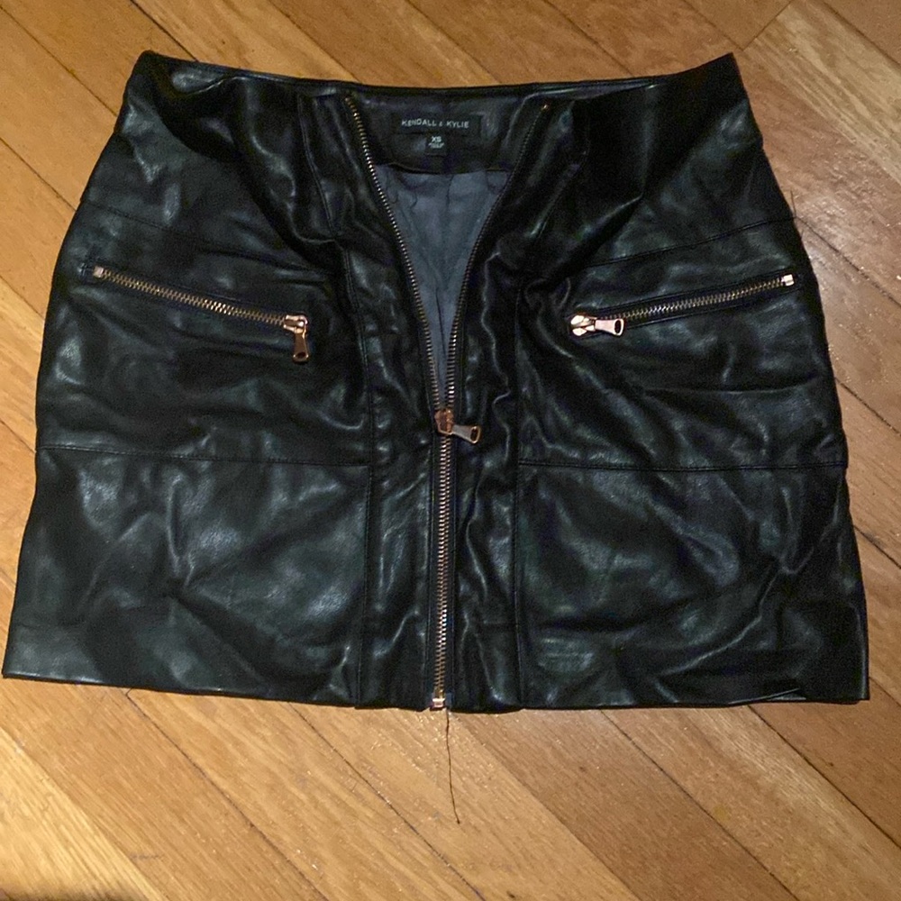 KENDAL AND KYLIE LEATHER MINI SKIRT SIZE XS
